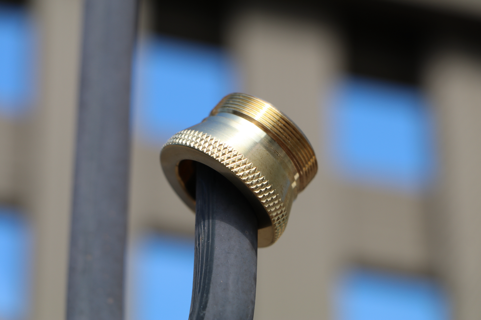 LOW RIDER HOUSING <br><I>Low profile design</I>